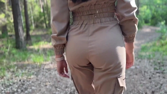 Russian Hottie Gave Stranger Her Pussy Deep In The Forest!