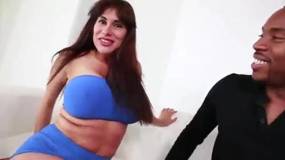 Fitness MILF Got Her Pussy Pounded After Workout!