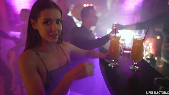 Met This Hot Chick At Club And Fucked Her Same Night!