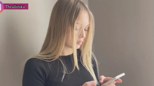 Only Sweet Sex Distracts My Girlfriend From Her iPhone!